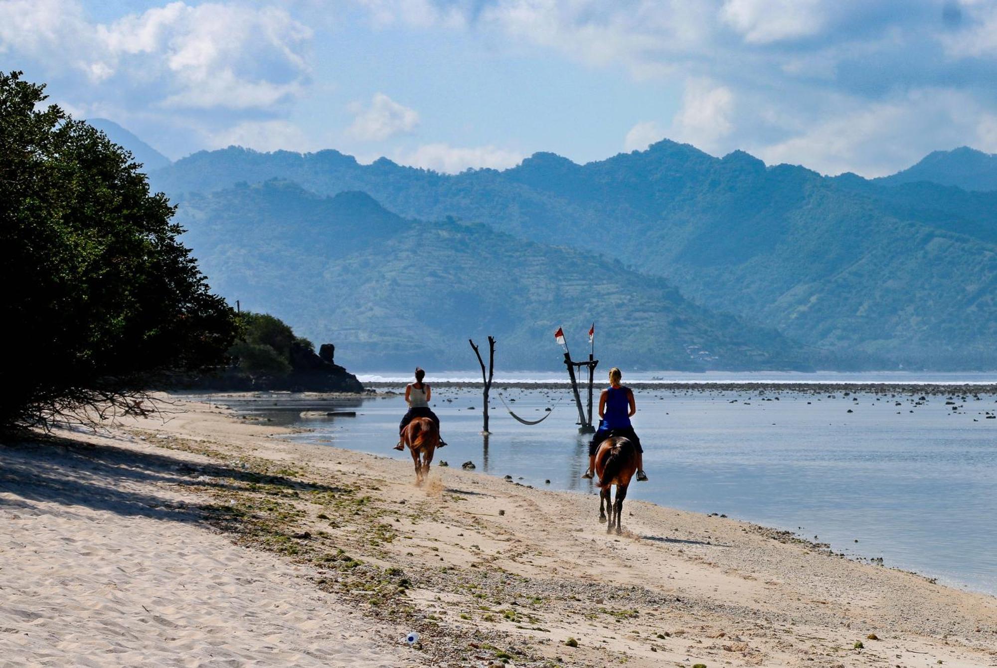 Kokomo Resort Gili Trawangan Exterior photo